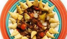 武汉大学免费领吃瓜,免费吃瓜活动引学生狂欢